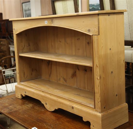 A pine open bookcase W.122cm